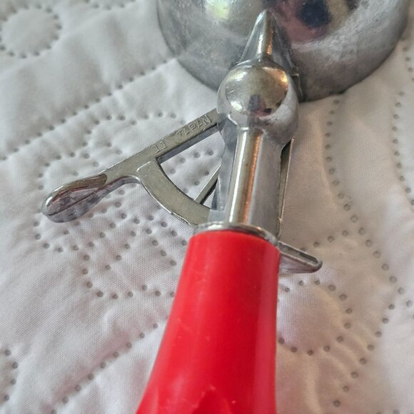 Vintage Red Handled Ice Cream Scoop With Metal Bowl & Thumb Trigger Mechanism - Picture 6 of 8